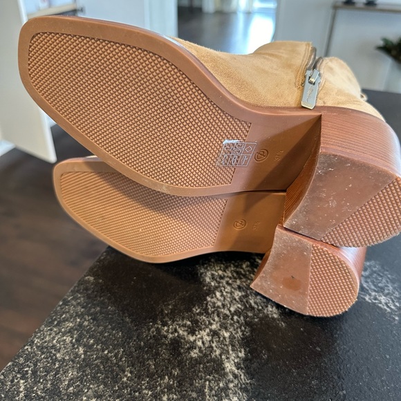 Phillip Lim Women Alexa 70mm of lift, tan pebbled leather booties, size 37 1/2 - Picture 4 of 9